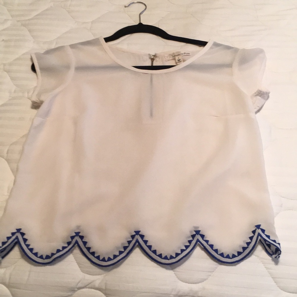 PLEATED TOP WITH BLUE DETAIL